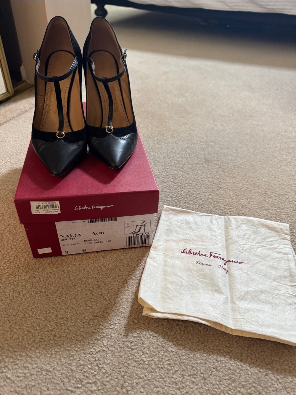 Salvatore Ferragamo Black Leather T-Strap Pointed Pumps size 8B
